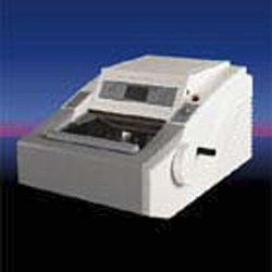 HM 560 CRIOSTAR   HM Carl Zeiss